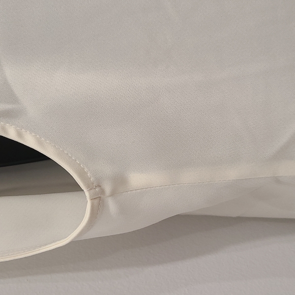 White sleeveless tank - Picture 3 of 4